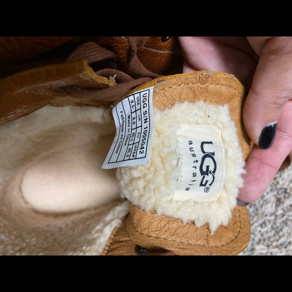 Women’s UGG camel leather lace up boots - Picture 3 of 6